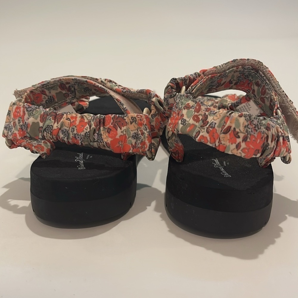 Universal Thread Platform Sandals - Picture 5 of 8